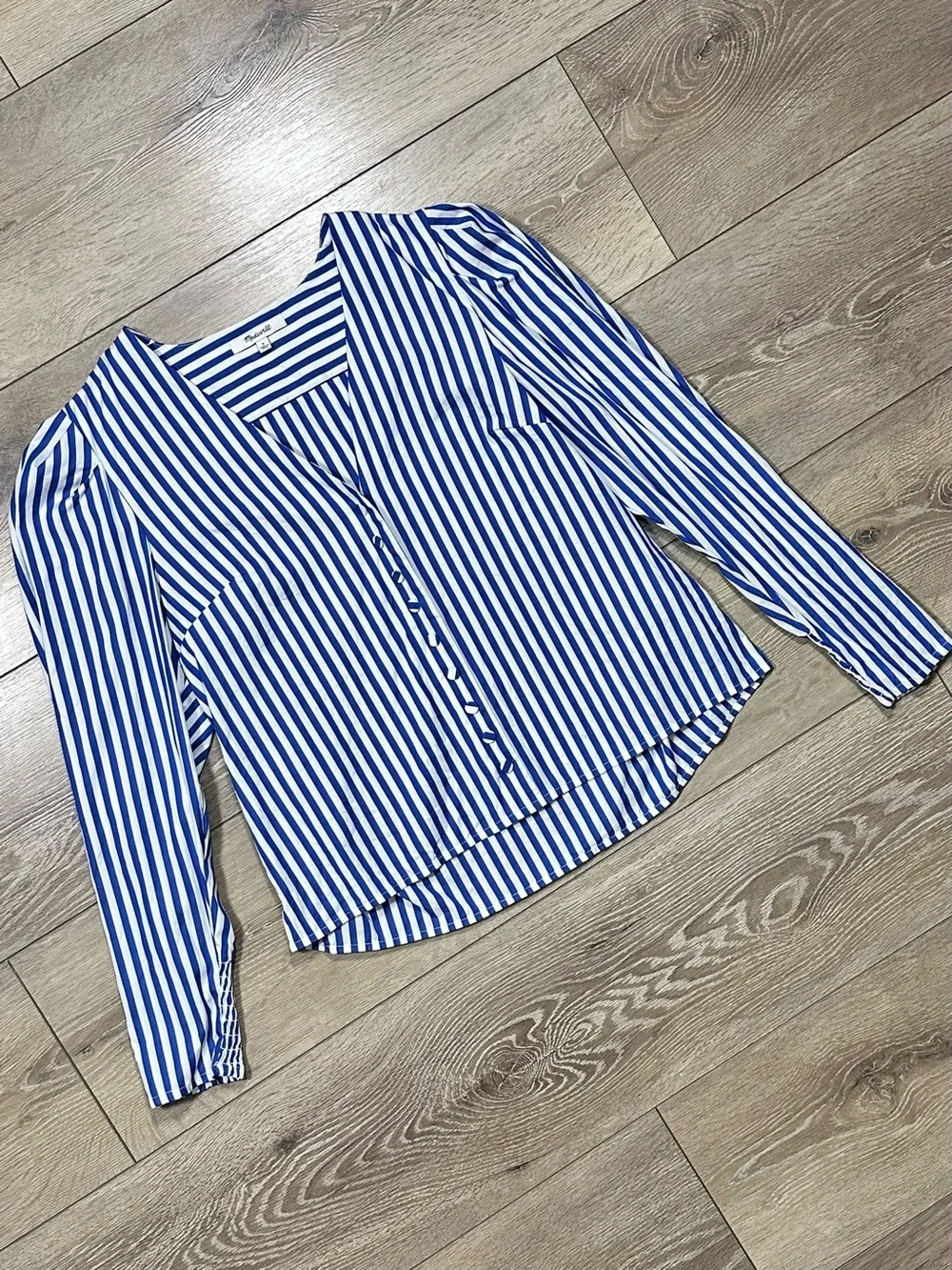 Madewell Stacked Button V-Neck Long Sleeve Top Poplin French Blue